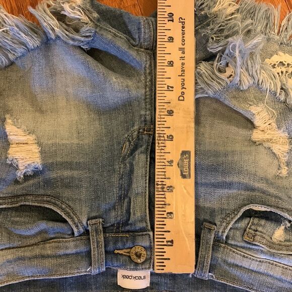 Sneak peek size medium distressed shorts with embroidery lining on the sides - Picture 6 of 11